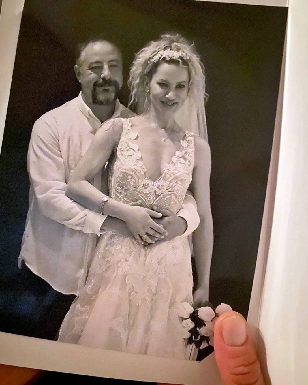 Yıldız Asyalı'dan sürpriz nikah: O iş insanıyla sessiz sedasız evlendi! Sevindiren haberi sosyal medyadan duyurdu 4